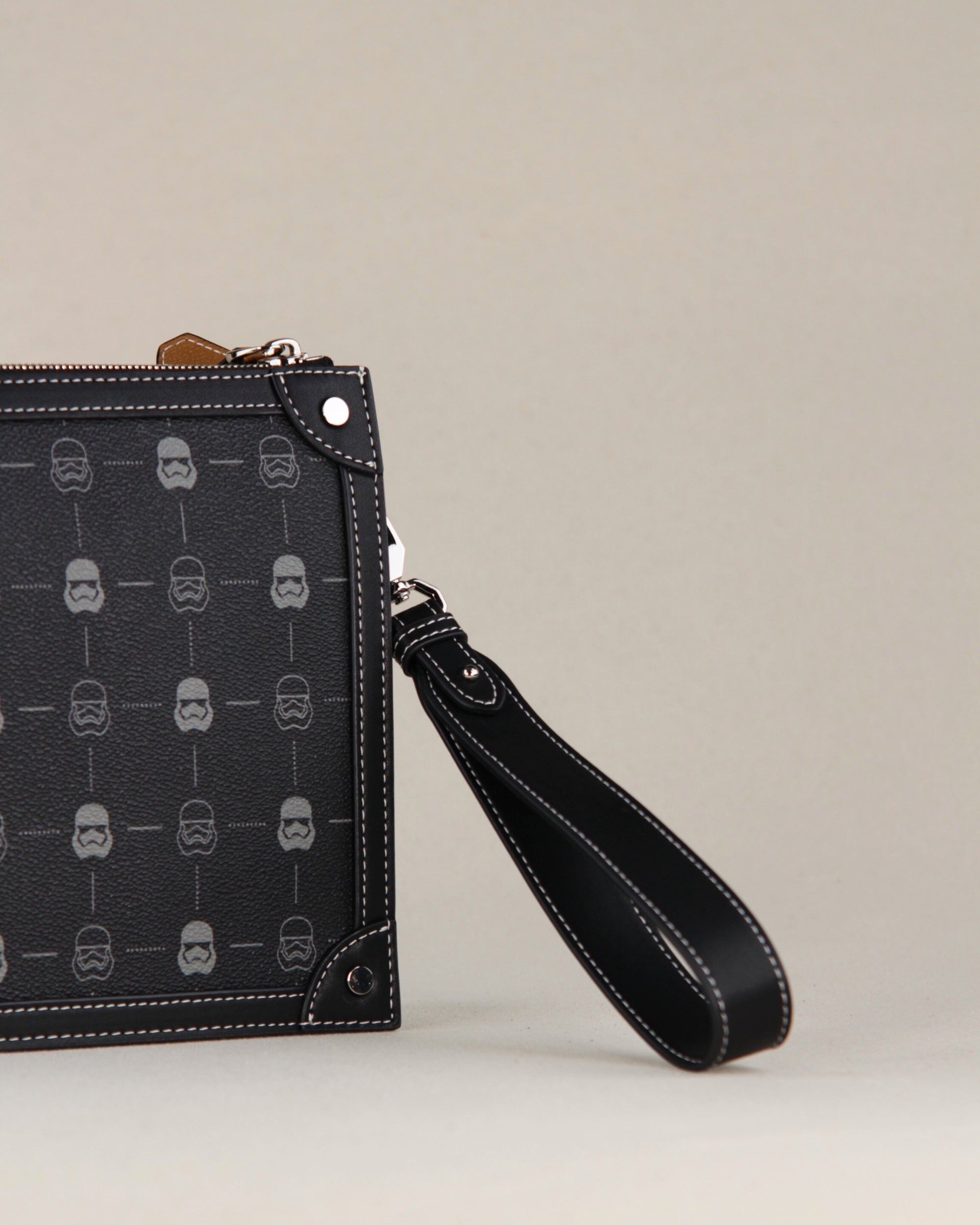 ONYX CLUTCH